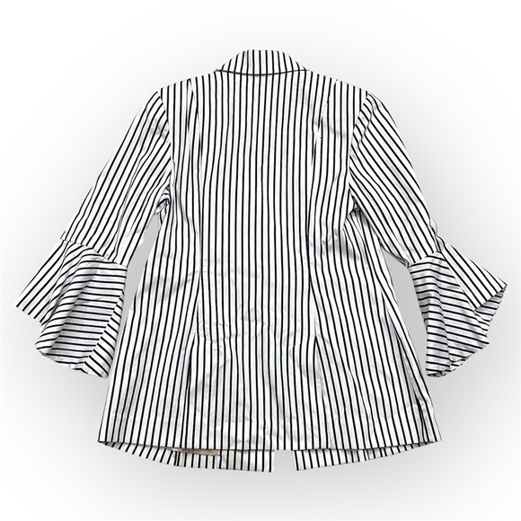 Cabi Olé Bell Sleeve Navy Striped Blazer
Jacket Size 6 - Picture 5 of 13